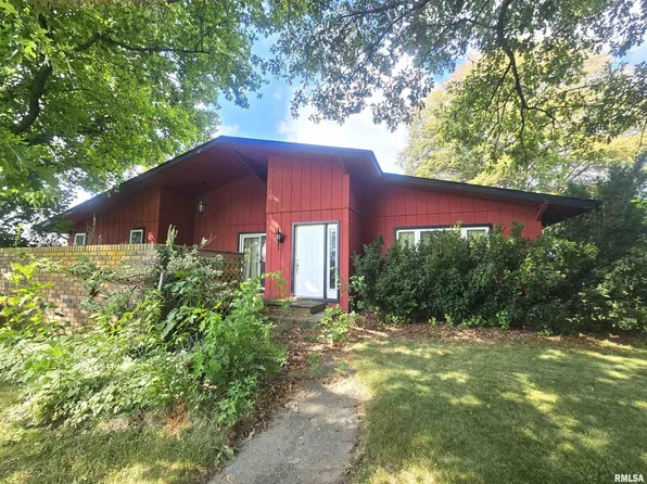 310 Campus View Dr, Lincoln, IL 62656