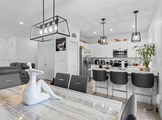 Isola, Homestead, FL 33032