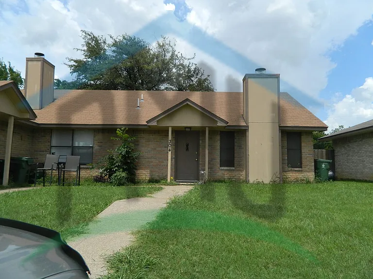 304 Shady Valley Dr — Photo 2