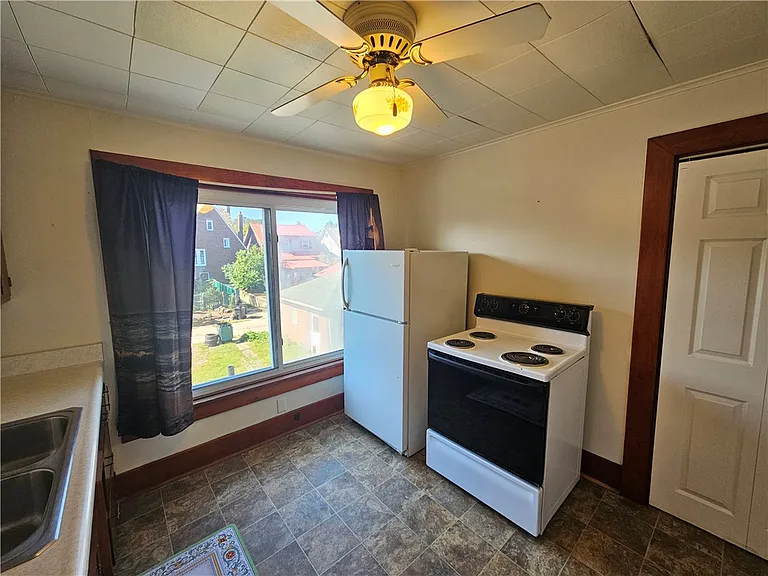1127 Highland St #2 — Photo 8