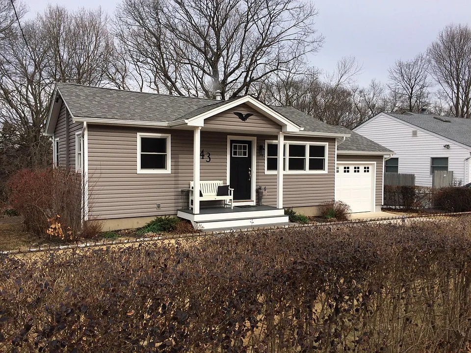 43 Soundview Ave
