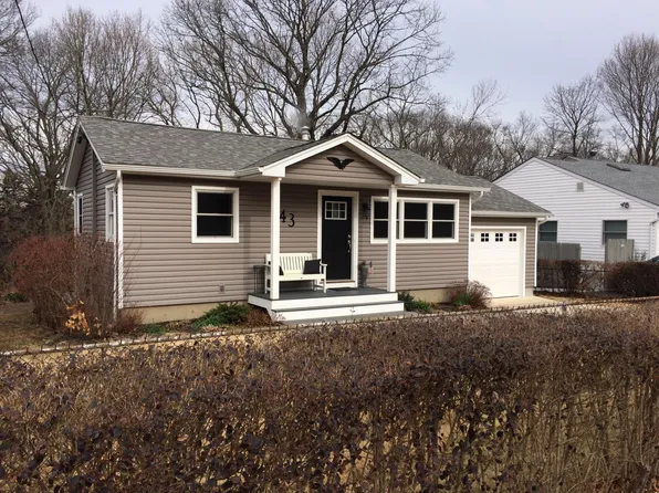 43 Soundview Ave, East Northport, NY 11731