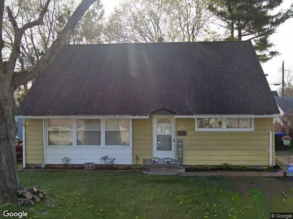 2230 Larchdale Dr, Cuyahoga Falls, OH 44221