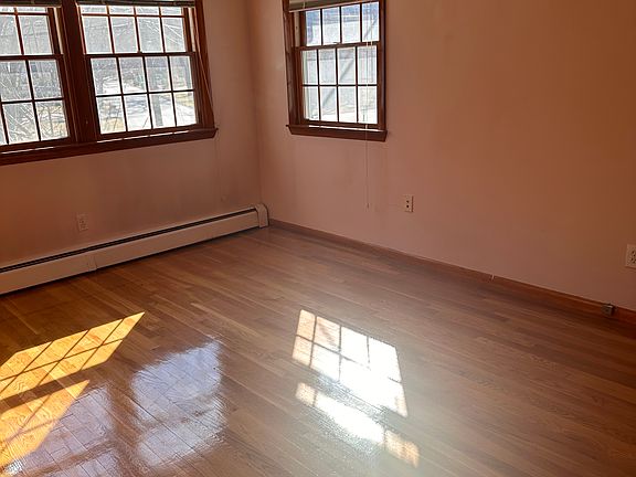 5th image of 13 Phillip Ave