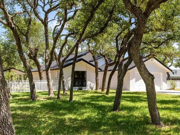 150 Deer Run Ln, Rockport, TX 78382