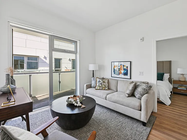 Evani 3223 Wilshire — Photo 37