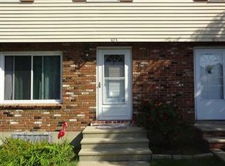 303 Village Dr UNIT 303, Buzzards Bay, MA 02532