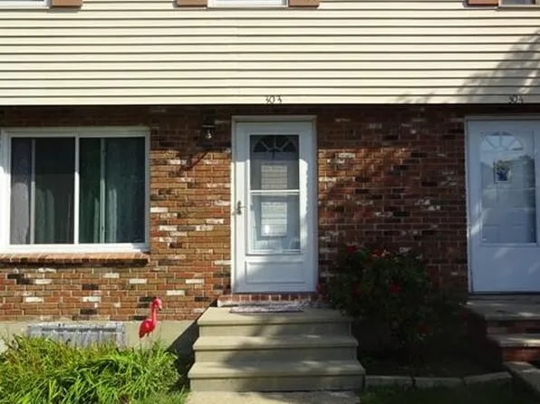 303 Village Drive #303, Bourne, MA 02532