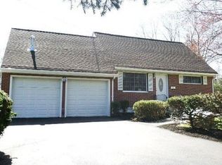 6 Arlington Rd, Brentwood, NY 11717