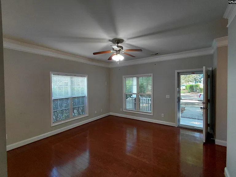 300 Hampton Forest Dr — Photo 4