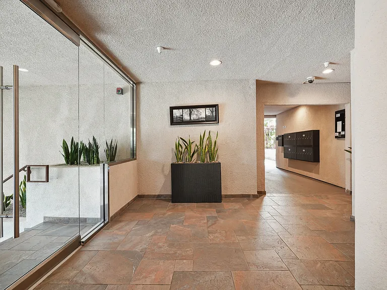 5662 La Mirada Ave. — Photo 22