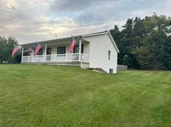 1327 E 128th St, Grant, MI 49327