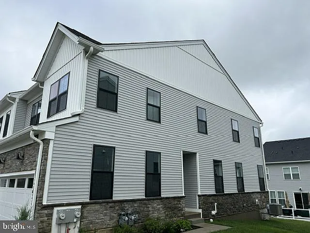 3 bed, 2.5 bath, 2170 sqft, $4,350 — Photo 2