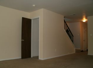 408 College Park Dr, Coraopolis, PA 15108