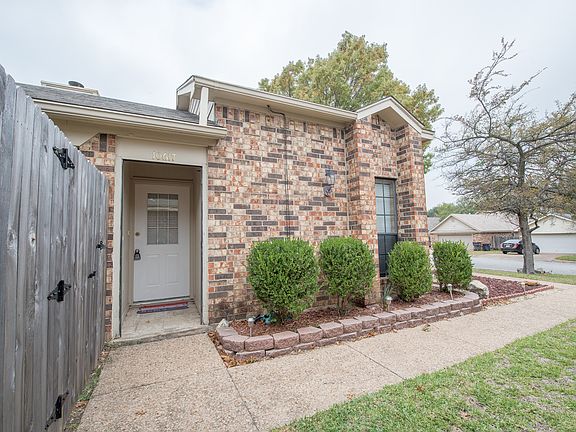 3rd image of 10617 Tall Oak Dr