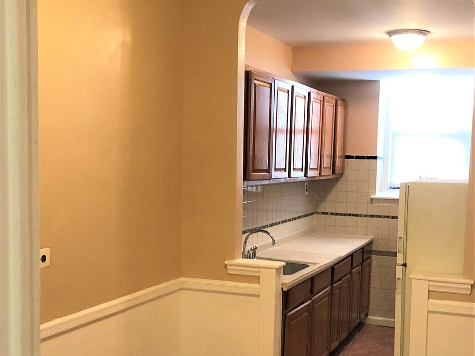1st image of 44 Parkway N