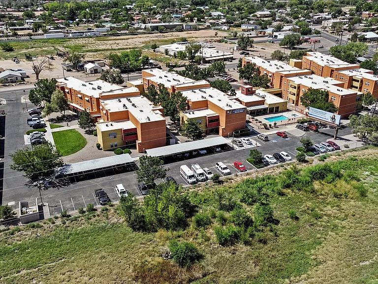El Paseo Apartments — Photo 32