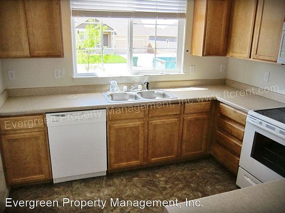 3rd image of 515 E 28th Street Dr