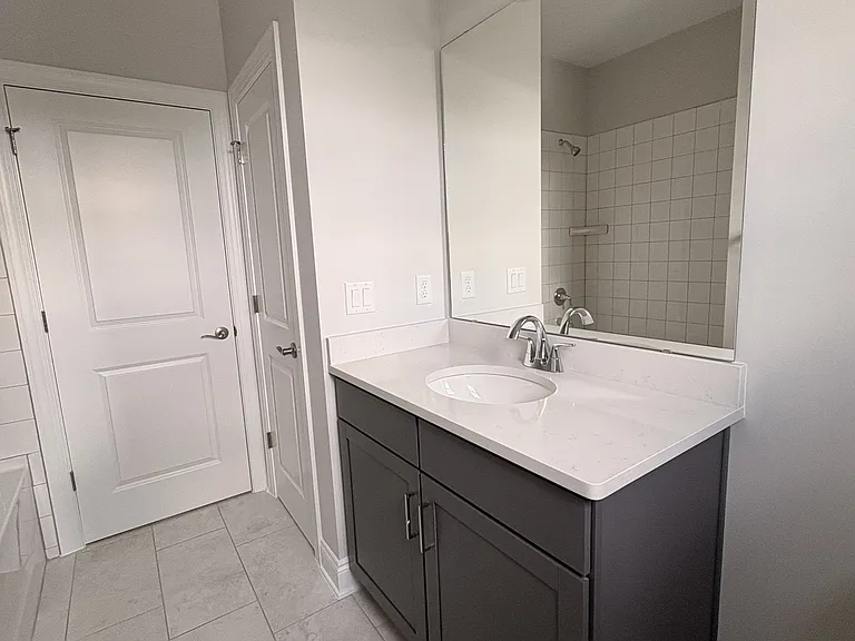 Bathroom 3 (Upstairs)