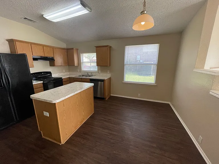 1611 Columbia Dr — Photo 14