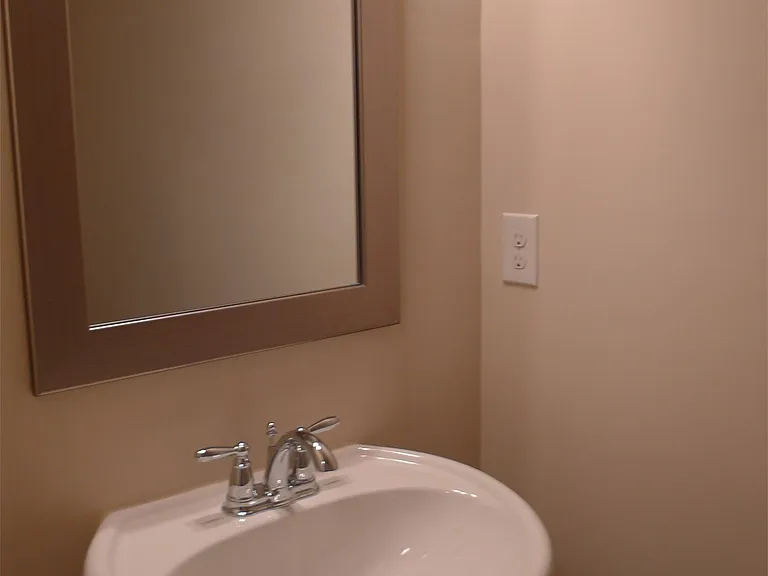 92 Greenfield Dr — Photo 7