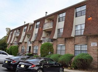 1012 Hidden Village Dr, Perth Amboy, NJ 08861