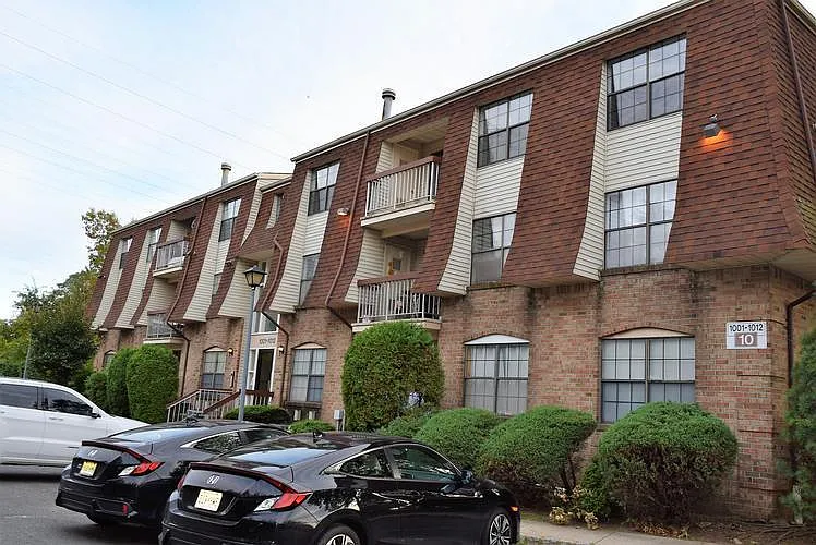 1012 Hidden Village Dr photo 1
