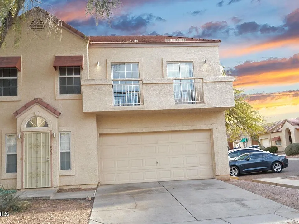 1023 W Janice Dr