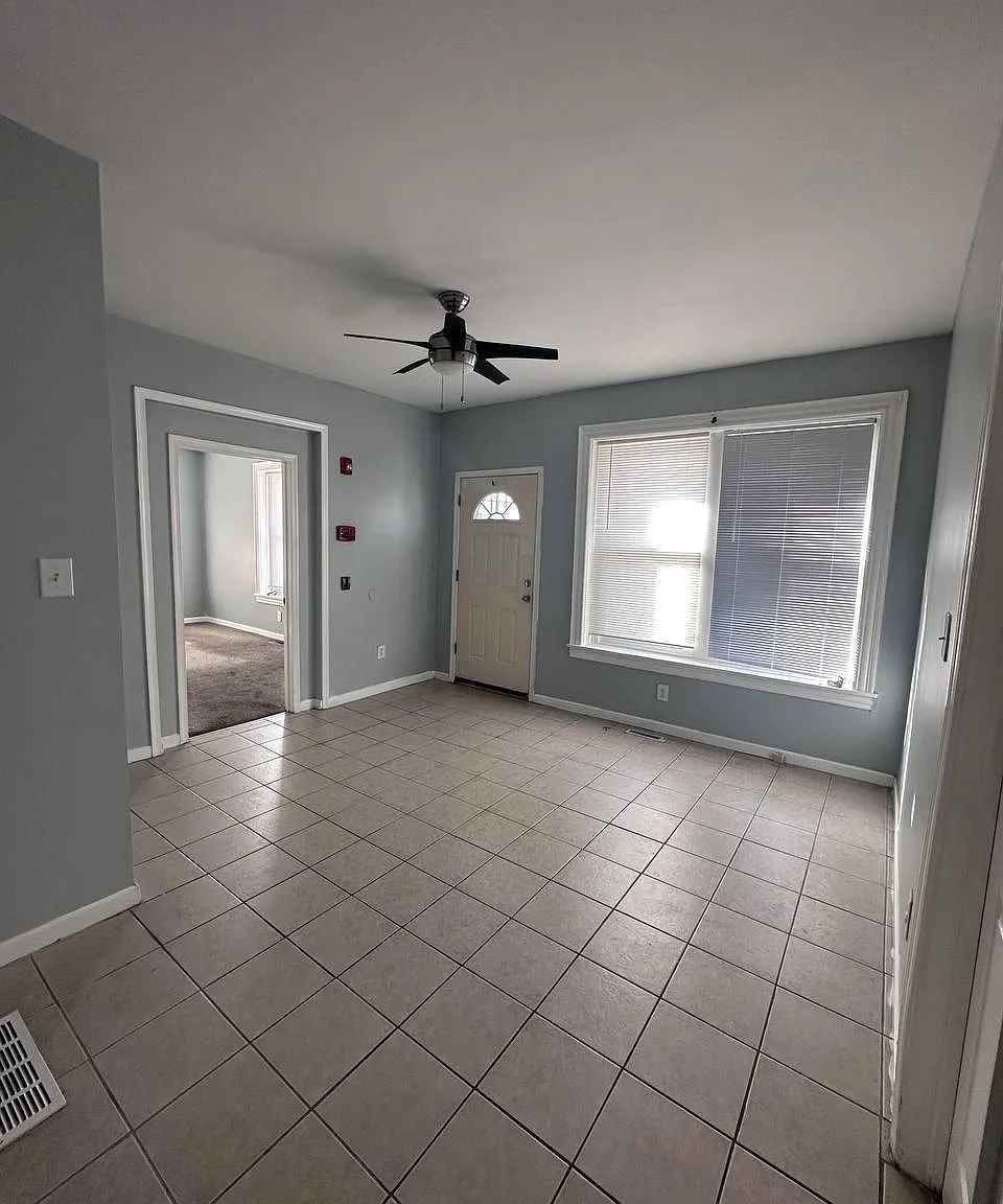 6033 Chestnut St — Photo 2