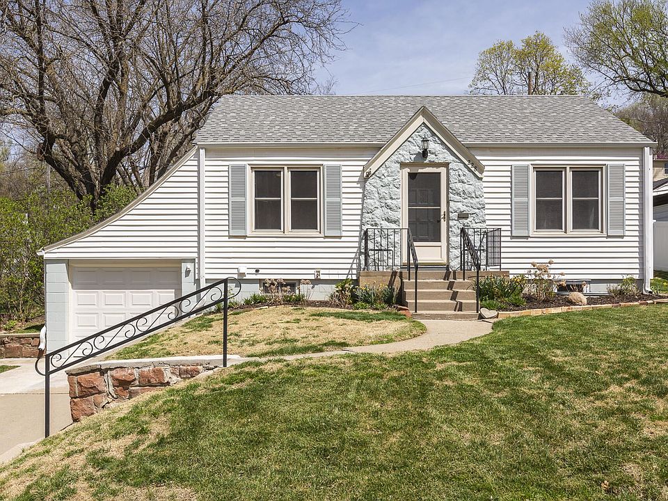 1st image of 228 Elmwood Dr