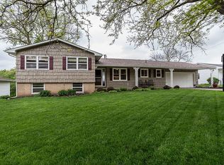 2512 Olympia Dr, Bettendorf, IA
