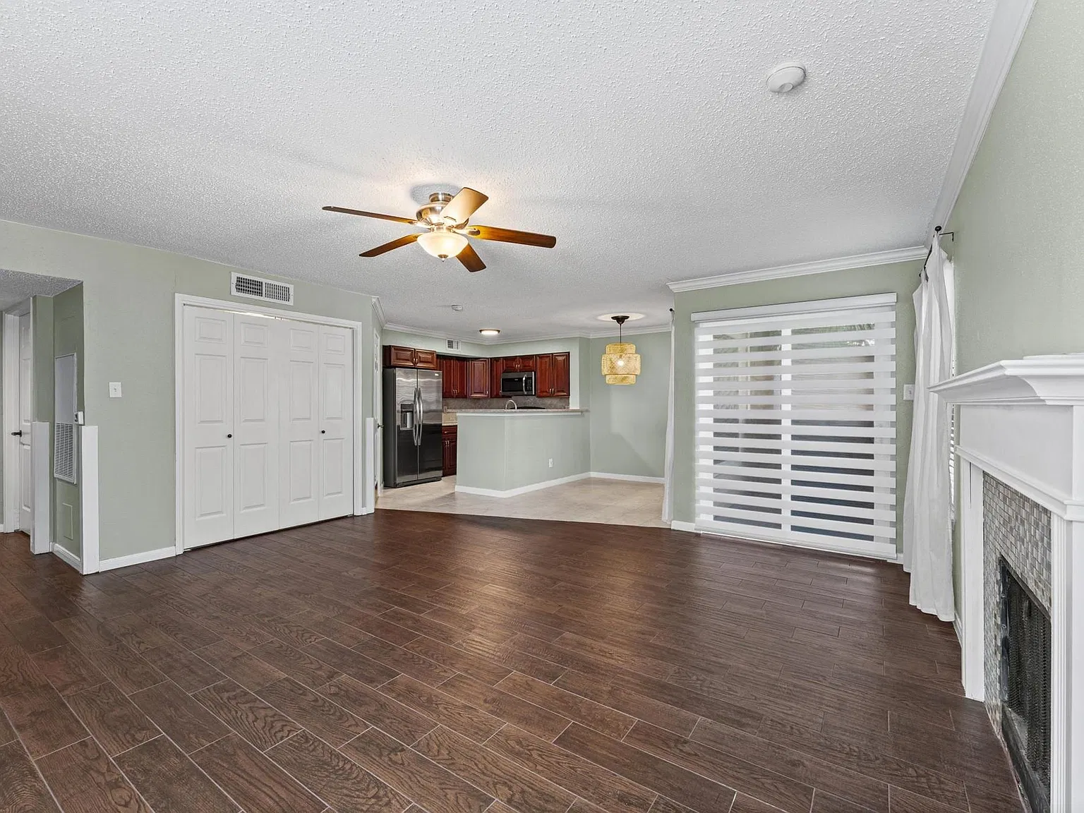 2 bed, 2.0 bath, 1019 sqft, $1,700 — Photo 4