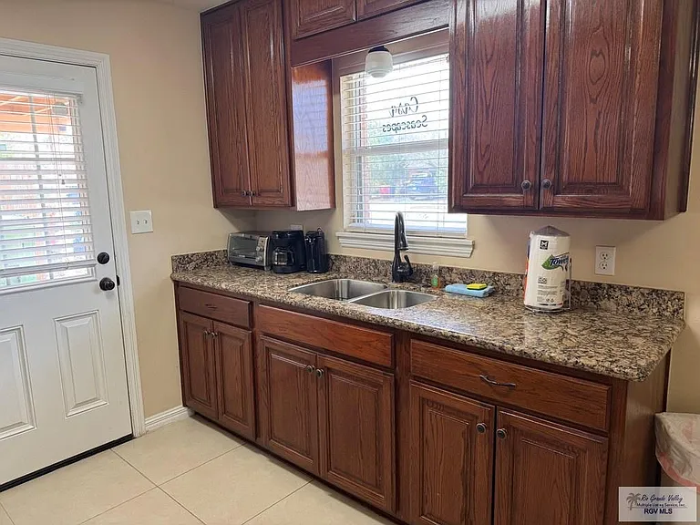 1618 E Los Ebanos Blvd — Photo 5