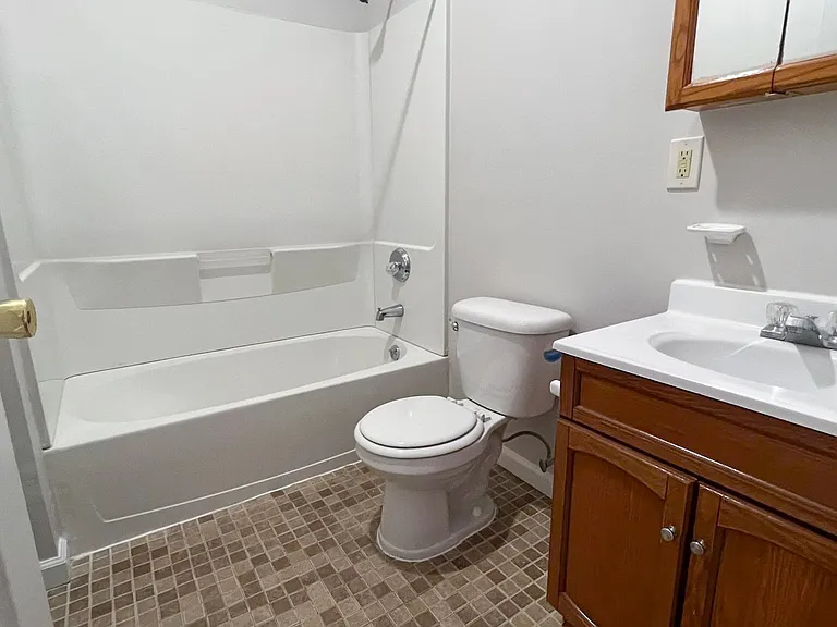 158-160 Westland St / Amauta Apartments, LLC — Photo 9