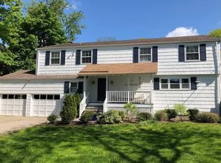 19 Old Club House Rd, Old Greenwich, CT 06870