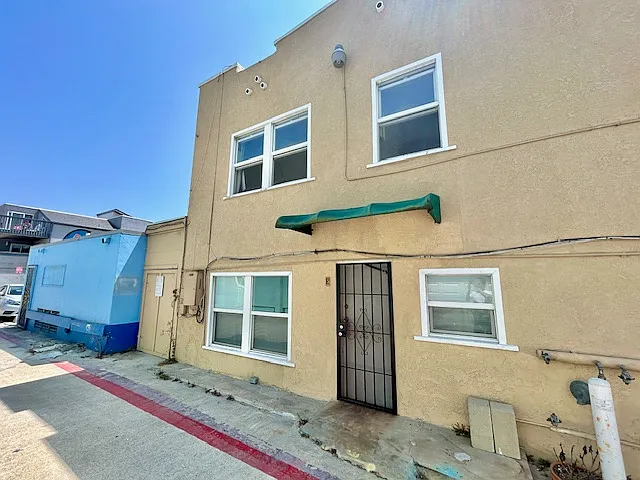 2886 1/2 Mission Blvd #E — Photo 3