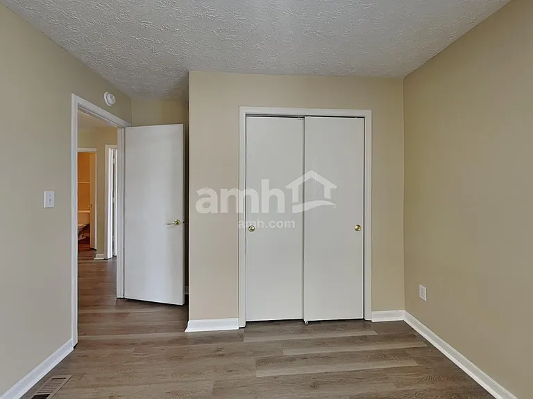 6763 Wimbledon Dr — Photo 14