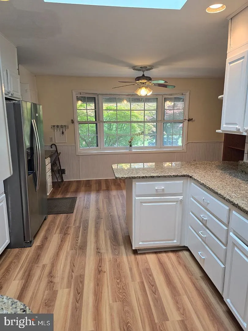 4 bed, 3.0 bath, 2287 sqft, $4,450 — Photo 4