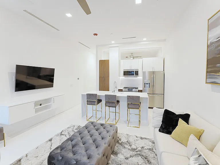 400 S Old Woodward Ave #303 — Photo 7