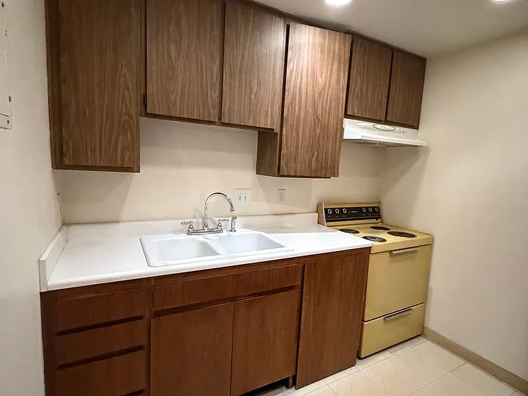 138 S Mill St — Photo 5