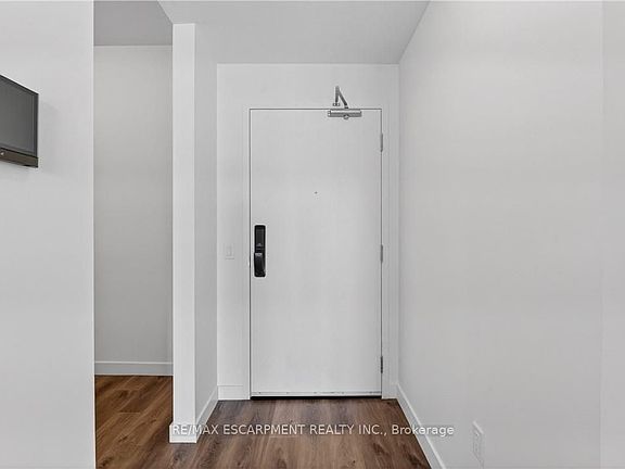 4th image of 461 Green Rd #606