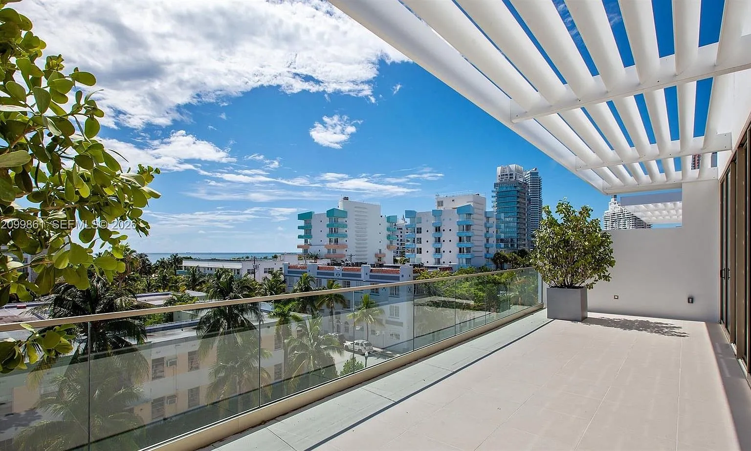 300 Collins Condo — Photo 4