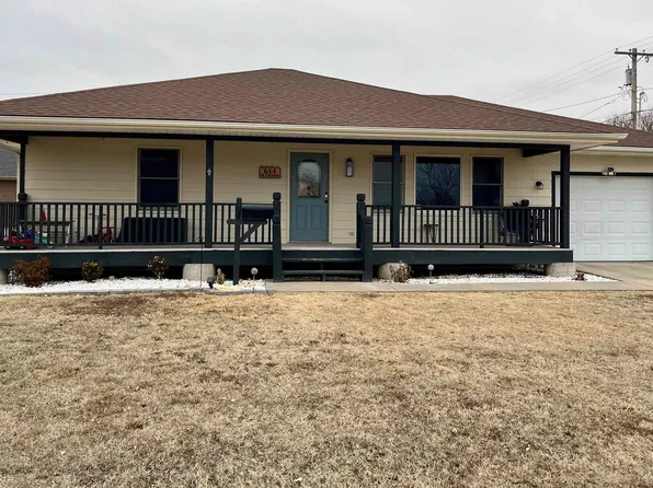 614 N Green St, Hoisington, KS 67544