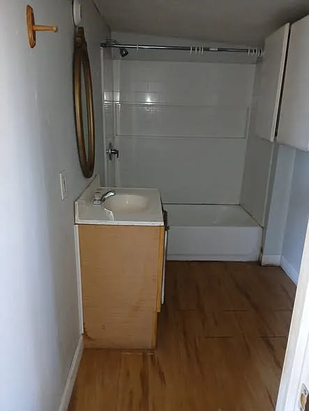 2 bed, 696 sqft, $995 — Photo 2