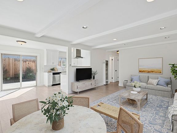 4th image of 2048 Garden Ln #B