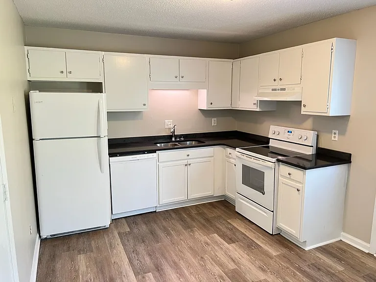 1410B Cherrycrest Dr #B — Photo 11