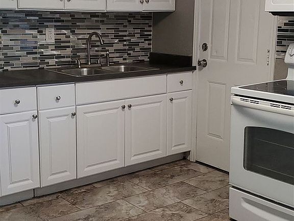 1232 Album Kitchen 1