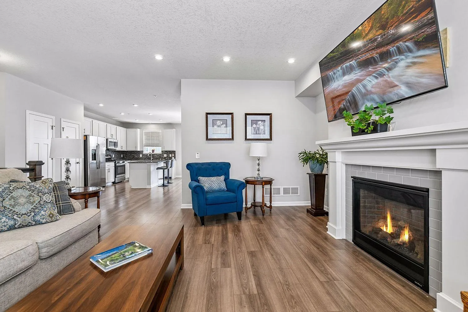 4 bed, 2013 sqft, $3,000 — Photo 3