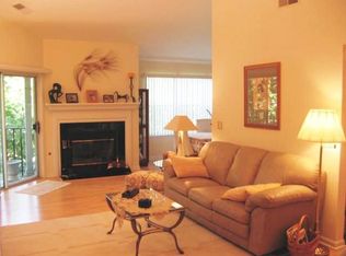 3950 Dundee Rd APT 206C, Northbrook, IL 60062