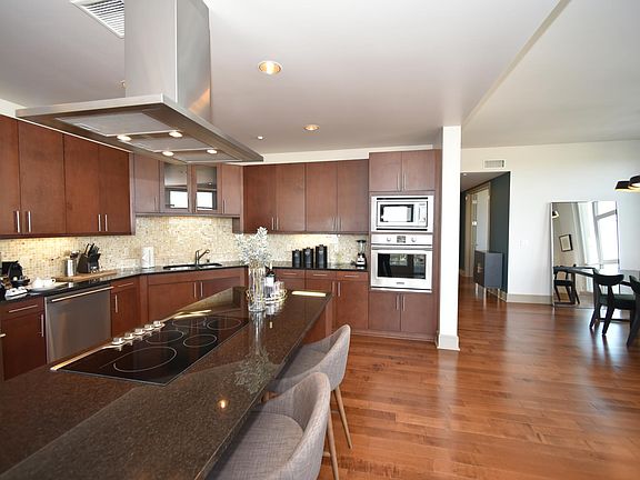 2nd image of 10704 Wilshire Blvd #708